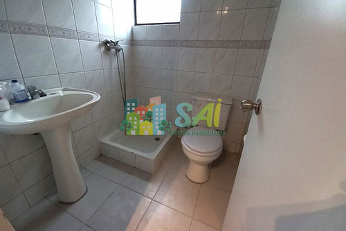 Comodísima Casa De Tres Pisos En Ciudad Satélite, Maipú.