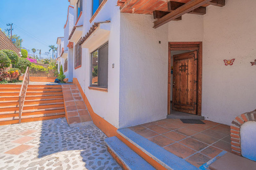 Casa En Venta En La Cañada Con Jardín Privado En Lomas De Atzingo Cuernavaca Morelos