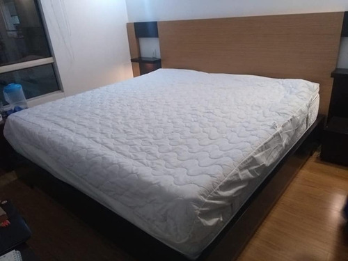 Imagen 4 de 4 de Cama Doble Madera Lacada Con Mesas De Noche Ref: Capuchino