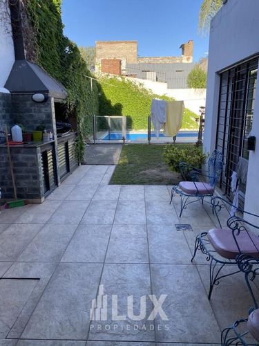 Casa 3 Dormitorios Con Piscina, Quincho Y Parrilla - Garage 2 Autos Cerca Del Rio - Alberdi