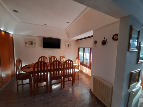 Venta O Permuta .casa 5 Ambientes Con Garage Doble Y Jardín. Parque Luro