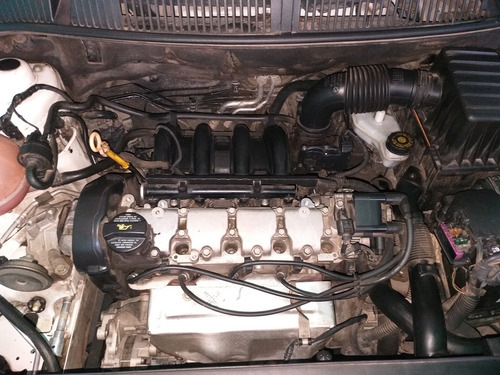 Volkswagen Suran 1.6 Highline Msi 110cv 2015 Permuto