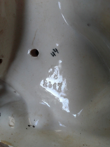 Excepcional Porcelana Figura De Mujer Reflejandose En Lago (Usado)