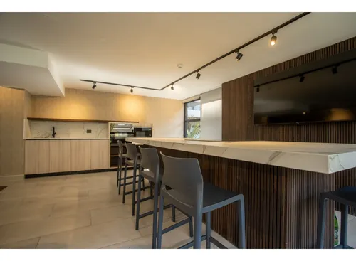 Arriendo Metro Republica / Abdon Cifuentes