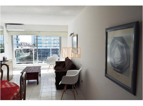 Apartamento Con Todos Los Servicios Buena Rentabilidad- Ref: 18257