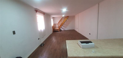 Casa En Venta De 3 Dorm. En Santiago