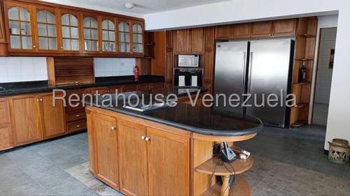 Casa En Venta En Prados Del Este Calle Cerrada Tres Niveles