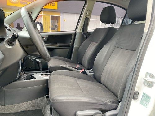 Imagen 16 de 25 de Suzuki Sx4 Glx Sport 2013