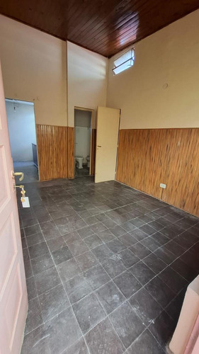 Casa De Pasillo En Venta De 1 Dormitorio Con Patio En Barrio Parque Casado
