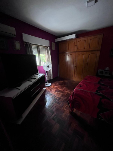 Vendo Casa 4 Dormitorios + Monoambiente, Con Garaje Y Gran Terreno 447 M2. Excelente Oportunidad La Teja