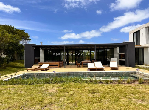 Casa En Venta De 4 Dormitorios En Club Del Mar, José Ignacio