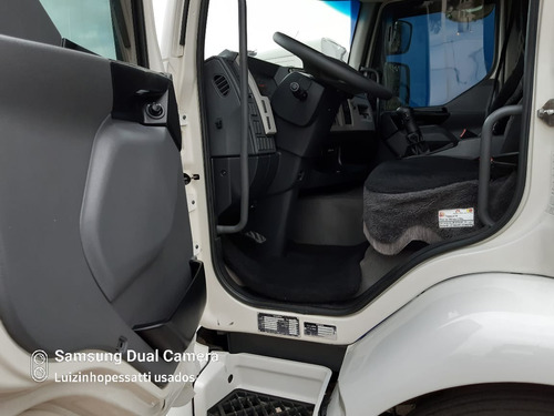 Imagem 4 de 15 de Caminhão Volvo Vm 330 8x2 4 Eixos Motor Feito Ano 2014