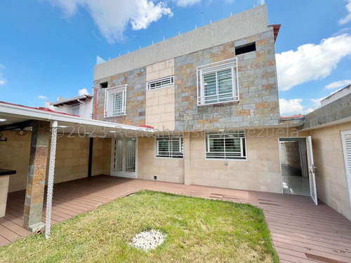 Casa Remodelada En Venta En Macaracuay Caracas Parrillera Psicina 3 Plantas Terraza Privada