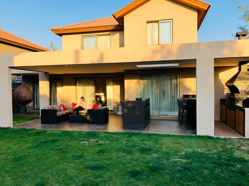 Se Vende Casa Impecable 3d, 3b Y Quincho