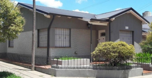 Imagen 1 de 12 de Linda Casa En Calle 26 Y 43, De 3 Dormitorios.!!