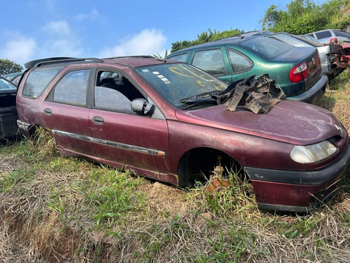 Imagem 2 de 5 de Renault Laguna Sw 2.0 16v 1997 Sucata Somente Peças
