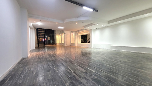 Edificio En RÃo Grande: ¡712 M² Con Ingresos Asegurados! 2 Locales Comerciales + Amplio Departamento