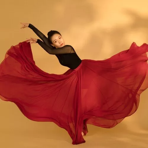 Vestido de mujer negro para bailarín flamenco español