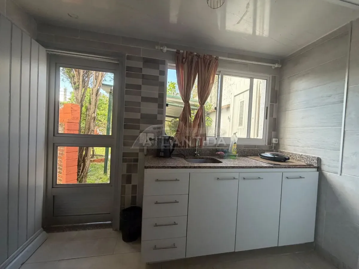 Casa Amueblada De 1 Dormitorio En Alquiler Anual En Atlántida. Inm Atlántida · Foto 3