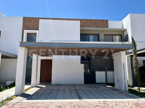 Casa Nueva En Venta, Equipada. Altozano Laguna