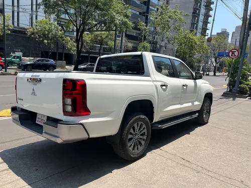 Mitsubishi L200 2025