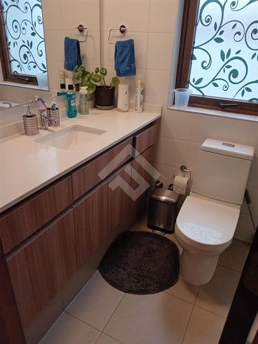 Casa En Venta De 4 Dorm. En Maipú