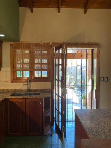Imagen 3 de 21 de Venta De Chalet En Ituzaingo Norte