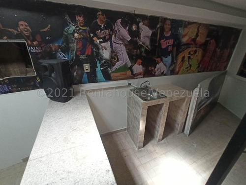 Casa En Venta En El Limon Maracay Aragua 23-15629 Irrr