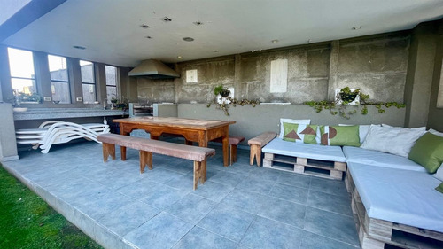 Casa En Venta De 5 Dorm. En Concón