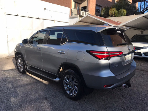 Imagen 6 de 14 de Toyota Hilux Sw4 4x4 Srx 2.8 Tdi At 7as Diesel - 2021