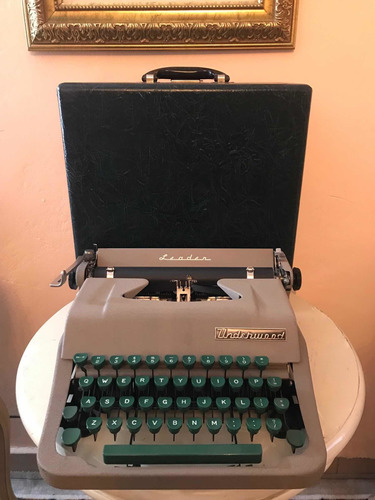 Maquina De Escribir Antigua Underwood Leader Portátil 1954
