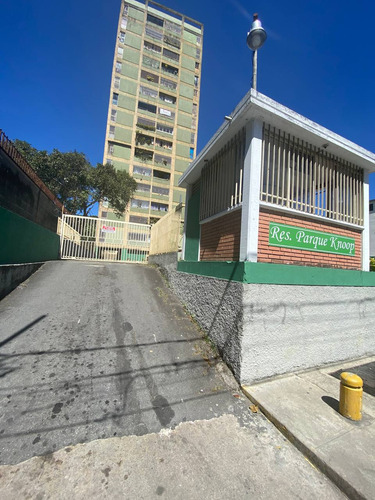 Apartamento En Venta Los Teques Céntrico. Res. Parque Knoop.