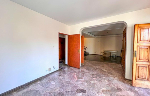 B° Bombal - Casa Multifuncional En Venta-4 Dormitorios-4 Baños - Ascensor- Piscina
