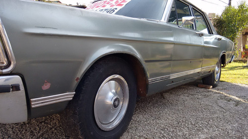 Ford Landau 1982 (galaxie)