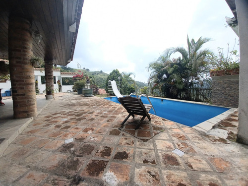 Vendo Quinta En Gavilán El Hatillo Remodelada