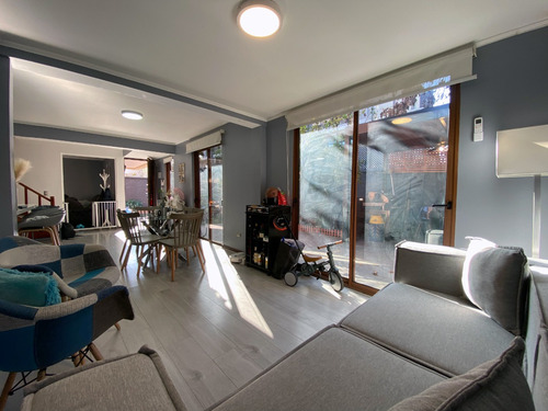 Casa En Ñuñoa De 3 Niveles Con Piscina, Jardín Y Quincho