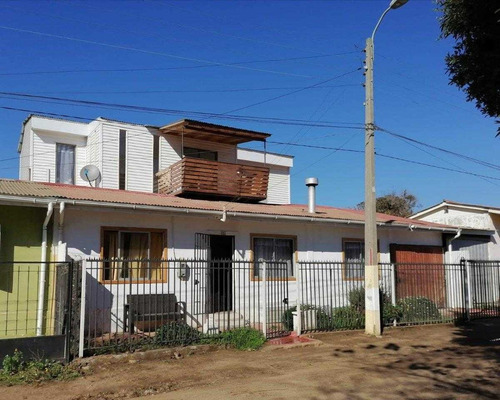 Casa Recientemente Remodelada, A 2 Cuadras De La Playa.
