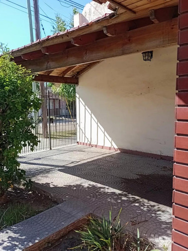 Casa En Venta - 3 Dormitorios 1 Baño - Cochera - 240mts2 - Lanús