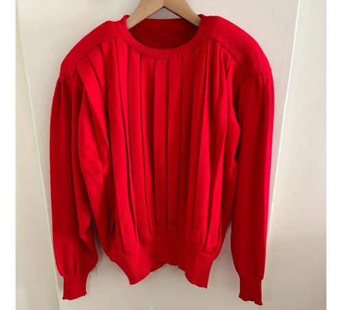 Sweater Rojo Con Detalles De Plegado En Frente Y Detrás