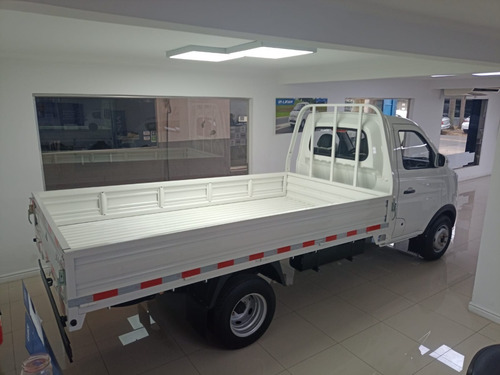 Imagen 8 de 21 de Lifan Mamut Cabina Simple Dual