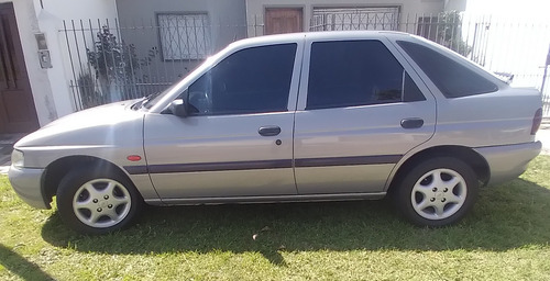 Ford Escort 1.8 Clx 5 p
