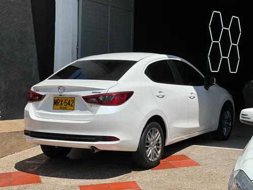 Mazda 2 1.5 Grand Touring Lx Sedan