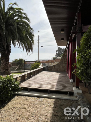 Casa En Venta De 3 Dorm. En El Quisco