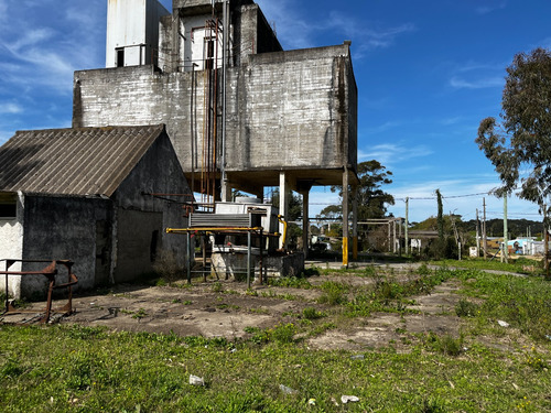 Se Vende Amplio Terreno Con Construcción En Barrio Parque, La Paloma | Camponet Uruguay