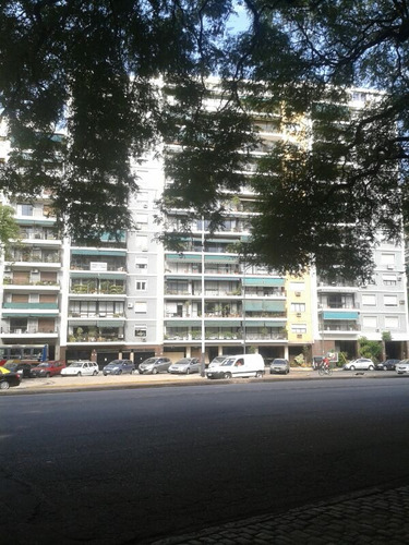 Departamento 4 Amb. + Cochera + Serv + Baulera. 180m En Belgrano Con Vista Abierta