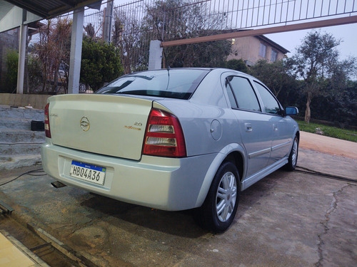 Imagem 8 de 9 de Chevrolet Astra Sedan 2005 2.0 Elegance Flex Power 4p