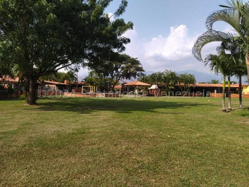 Casa Venta Con Parrillera, Piscina Y Zonas Verdes E Infantiles. Habitaciones Con Aire Acondiconados En Valle De Oro San Diego Carabobo Leida Falcon  Lf24-14233