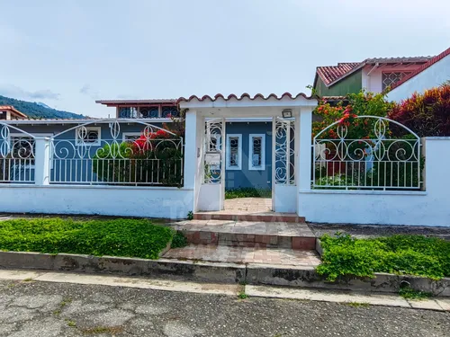 Hermosa Casa Urb Belensate