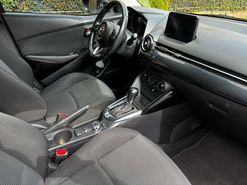 Mazda 2 1.5 Touring Sedan