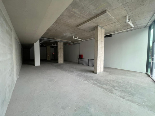 Arriendo Local Comercial, 217,54 M2 Nivel Calle + 196,91 M2